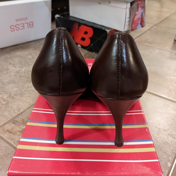 Stunning BCBG heels women size 7 in metallic mahogany bronze brown - Picture 2 of 5